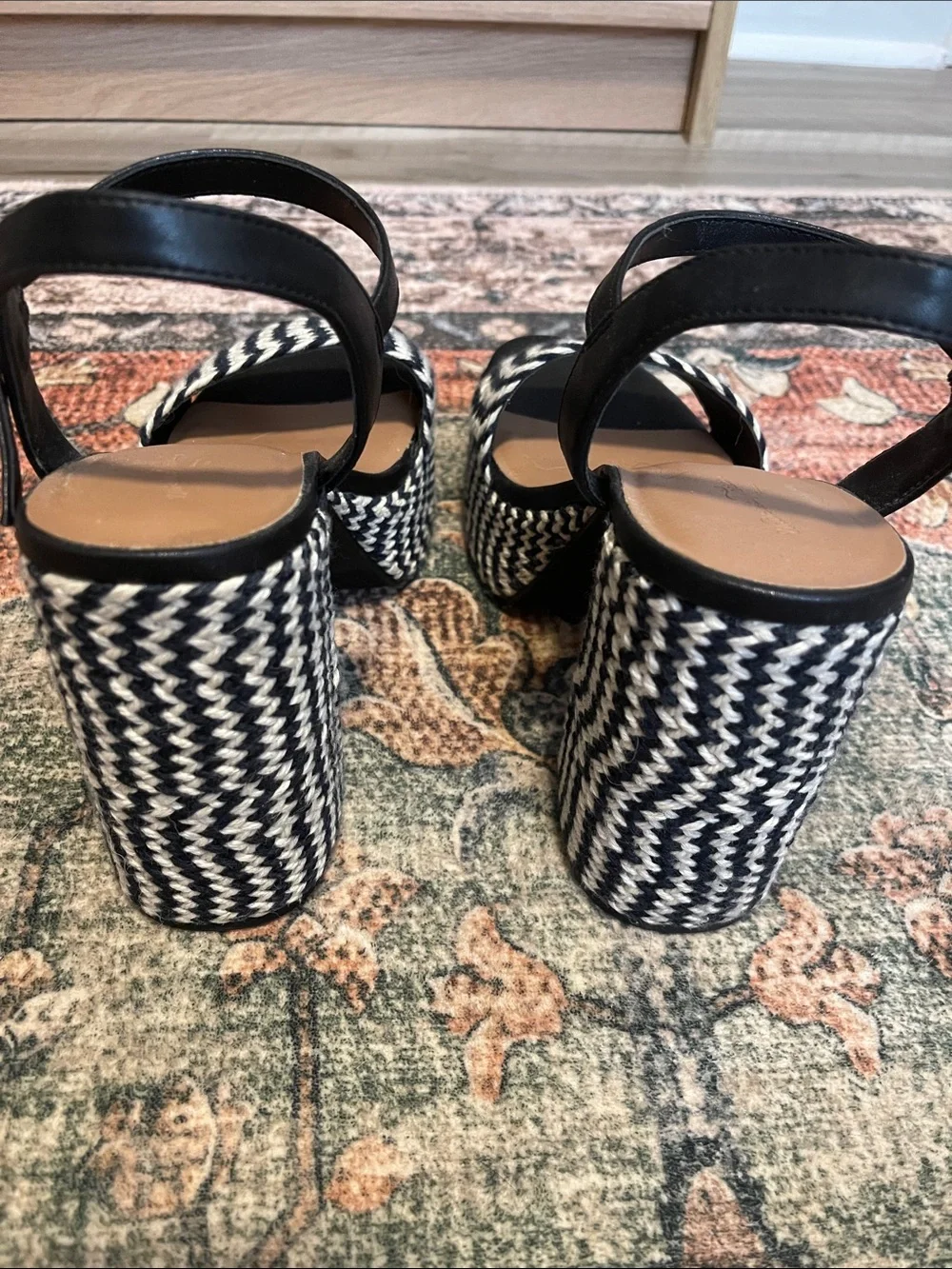 Universal Thread Black and White Chevron Platform Sandals